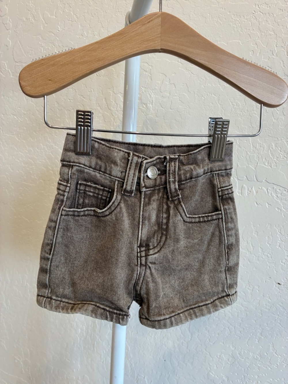 Kids Washed Brown Denim Shorts with Classic Five-Pocket Style